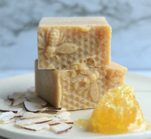 Load image into Gallery viewer, BEE POLLEN + COCONUT MILK Shampoo Bar