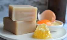 Load image into Gallery viewer, BEER EGGS HONEY Shampoo Bar || For all hair types and best for dry hair
